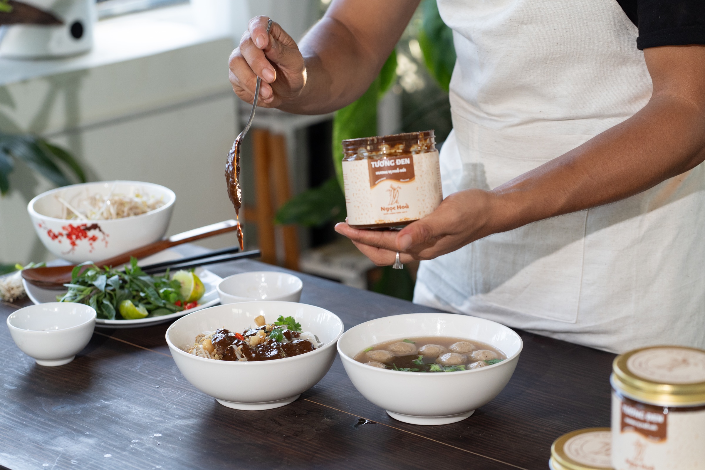 Ngọc Hoà sauce being served with phở khô Gia Lai